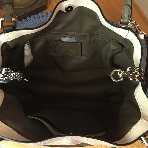 ❌SOLD❌ Coach Colorblock Edie 28 with Snakeskin - Picture 12 of 16